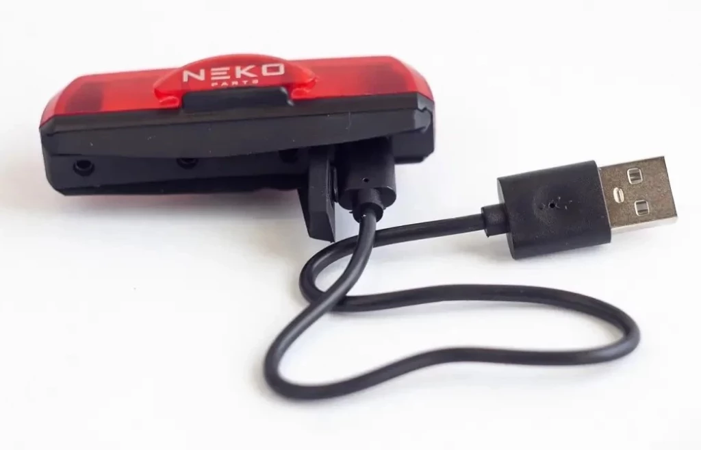 Мигалка задняя NEKO NKL-6102 зарядка USB 55 люмен