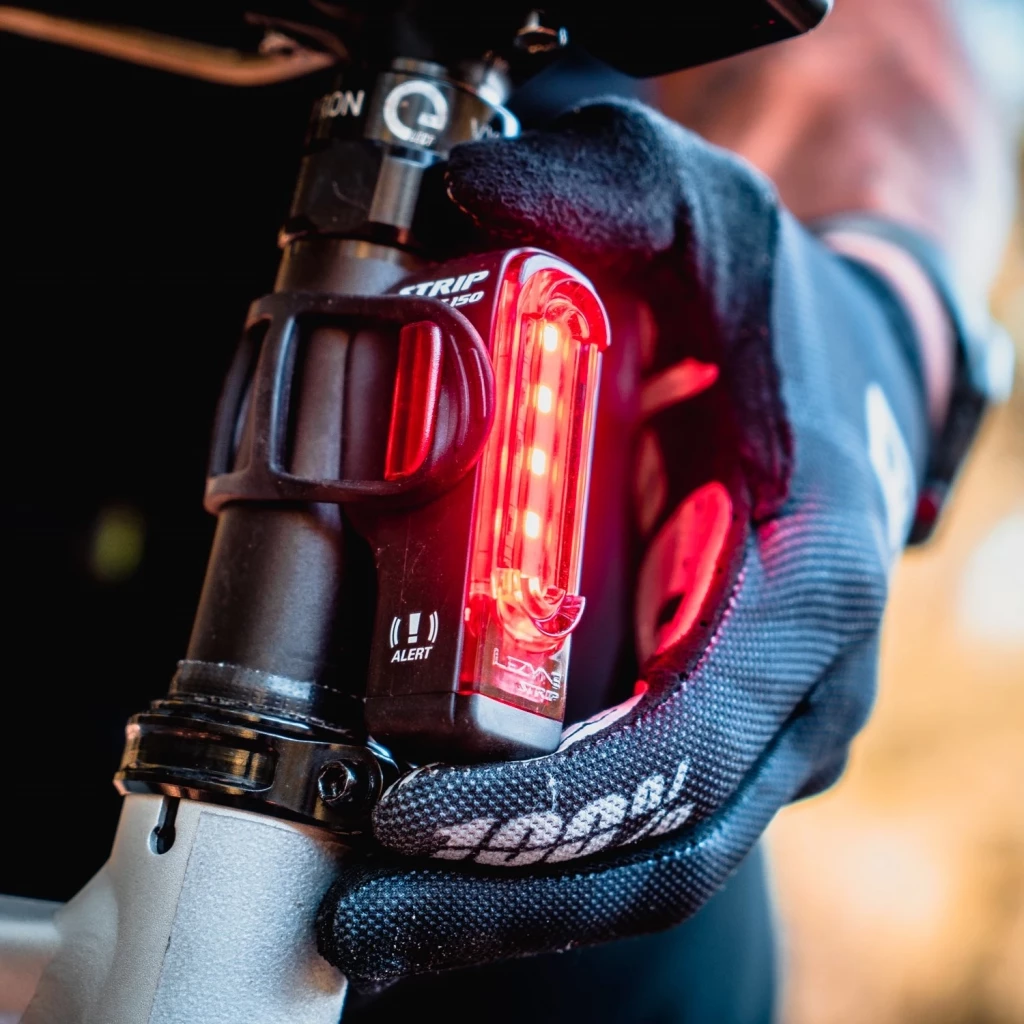 Мигалка задняя Lezyne STRIP ALERT DRIVE REAR черный Y14 (4710582 543074)