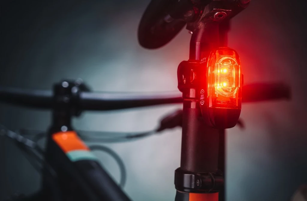Мигалка задняя Lezyne KTV PRO Smart Rear (75 lumen) черный Y13 (4712806 002596)