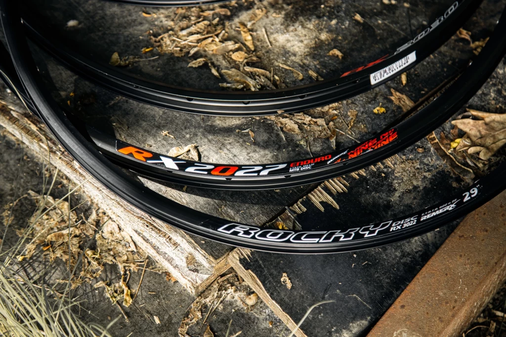 Обід Remerx ROCKY 22 RX 3022, 26'', 559x22, 32 отв., AV, пістонований, чорний анодований, E-Bike, 55930302012001000001